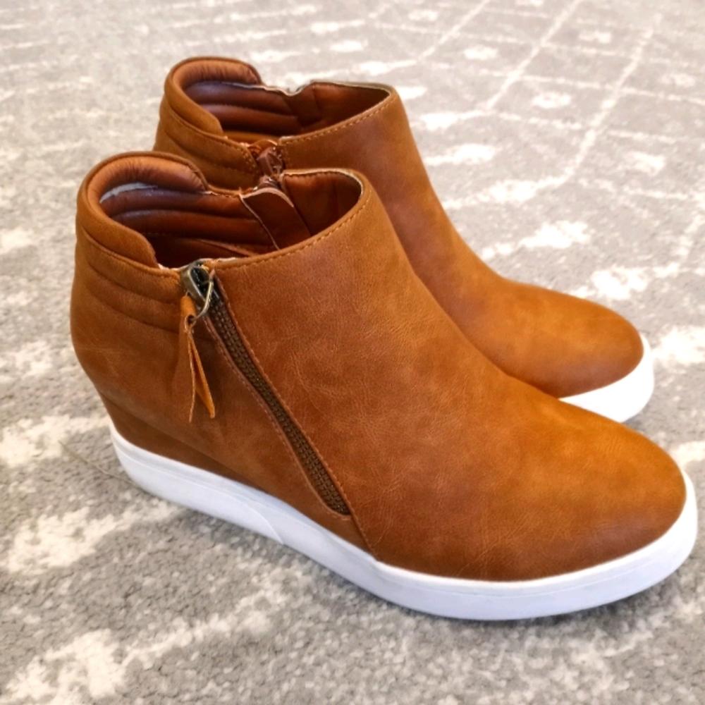 Wedge sneakers 🤎